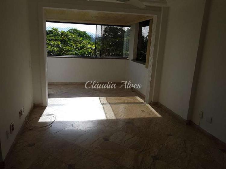 Apartamento com 3 Quartos para Alugar, 104 m² por R$