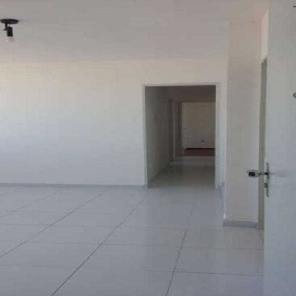 Apartamento com 3 Quartos para Alugar, 134 m² por R$