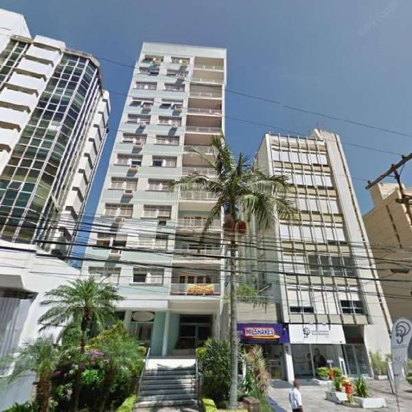 Apartamento com 3 Quartos para Alugar, 142 m² por R$