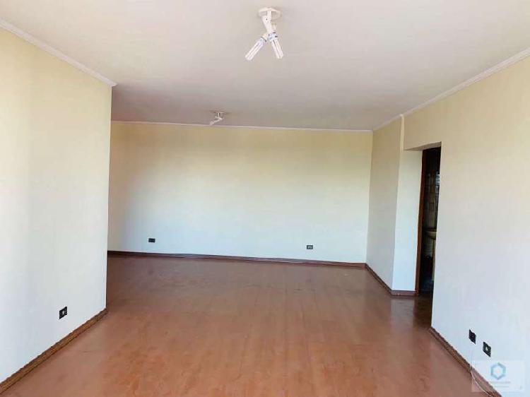 Apartamento com 3 Quartos para Alugar, 156 m² por R$