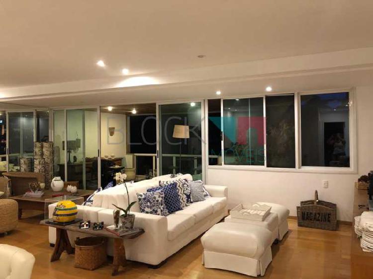 Apartamento com 3 Quartos para Alugar, 162 m² por R$