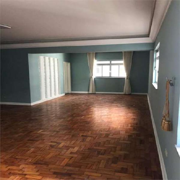 Apartamento com 3 Quartos para Alugar, 217 m² por R$