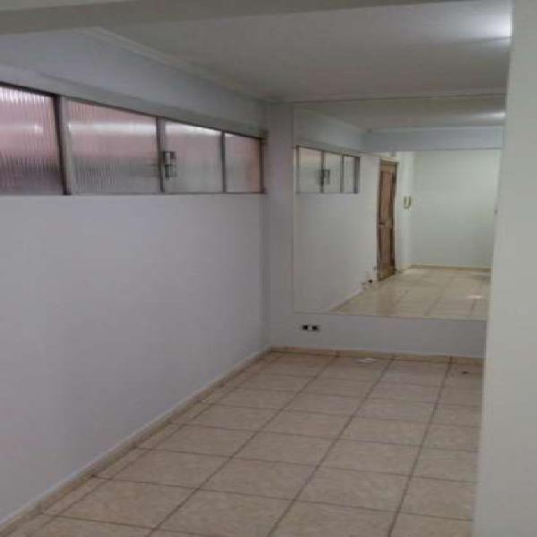 Apartamento com 3 Quartos para Alugar, 65 m² por R$