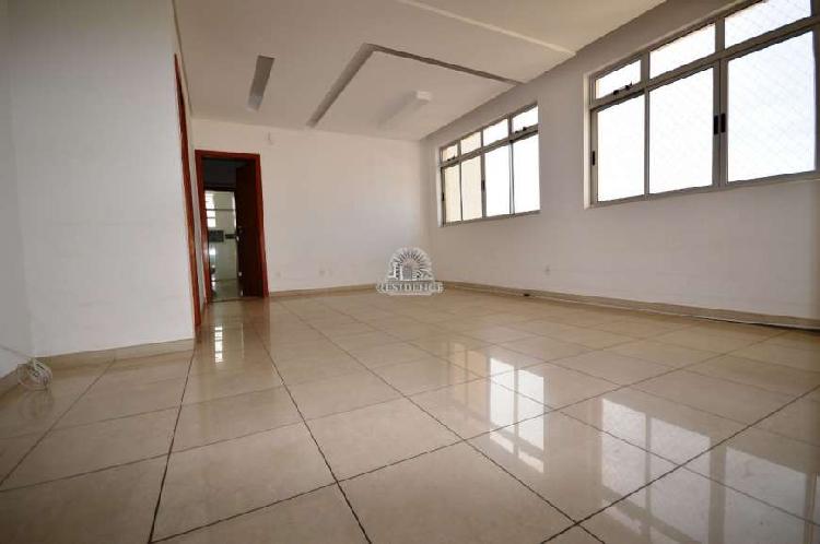 Apartamento com 4 Quartos à Venda, 115 m² por R$ 595.000