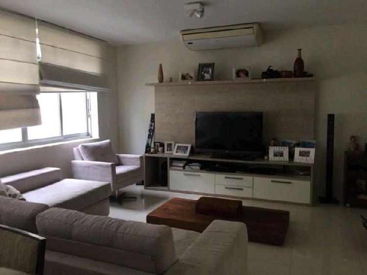 Apartamento com 4 Quartos à Venda, 155 m² por R$ 1.800.000