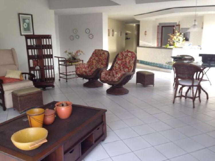 Apartamento com 4 Quartos para Alugar, 250 m² por R$