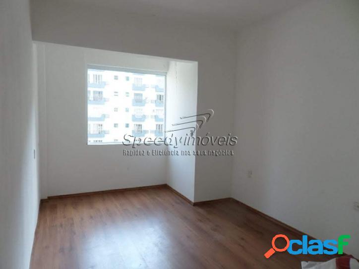 Apartamento em Santos, na orla da praia para venda.