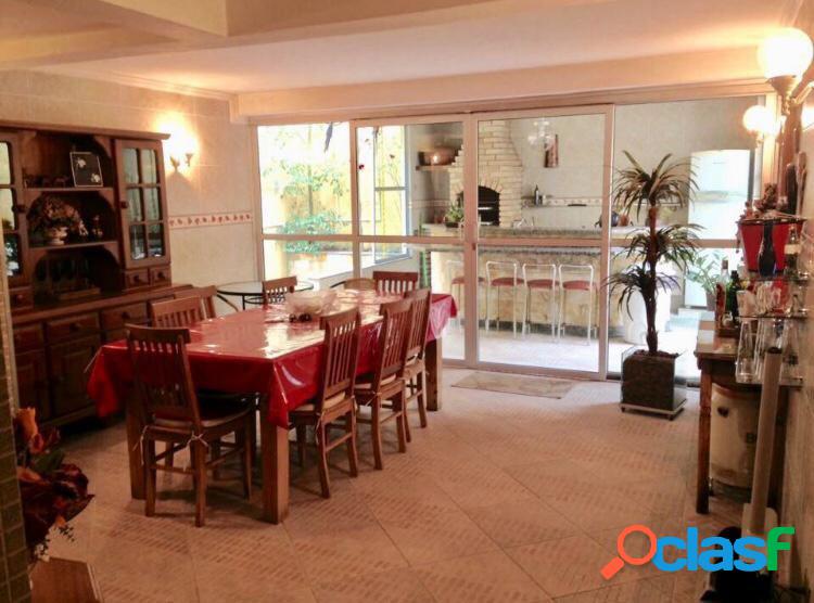 Casa Alto Padrão a Venda no bairro Vila Rosália -