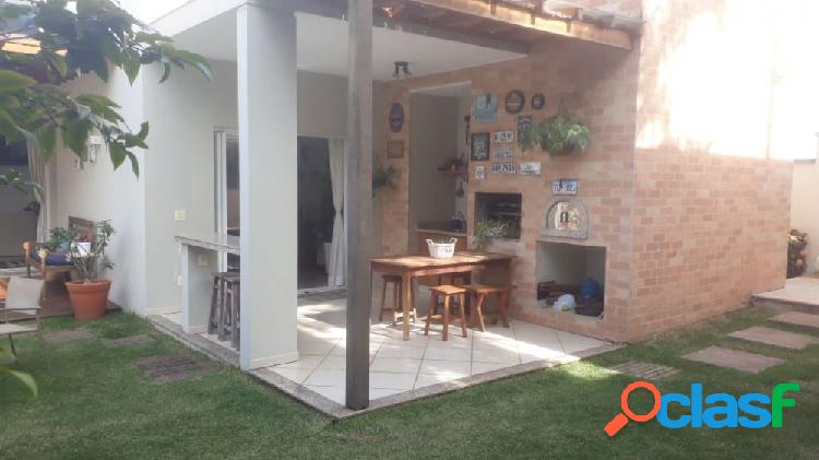 Casa ampla, 3 suítes - Cond. Paradiso - Casa em Condomínio