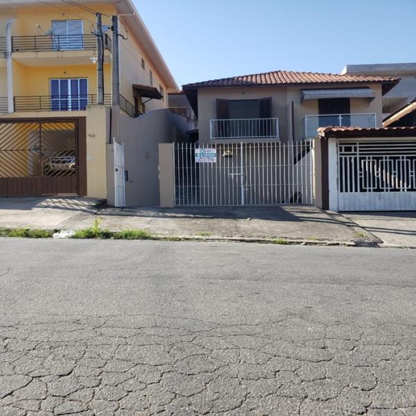 Casa com 2 Quartos para Alugar, 102 m² por R$ 1.500/Mês