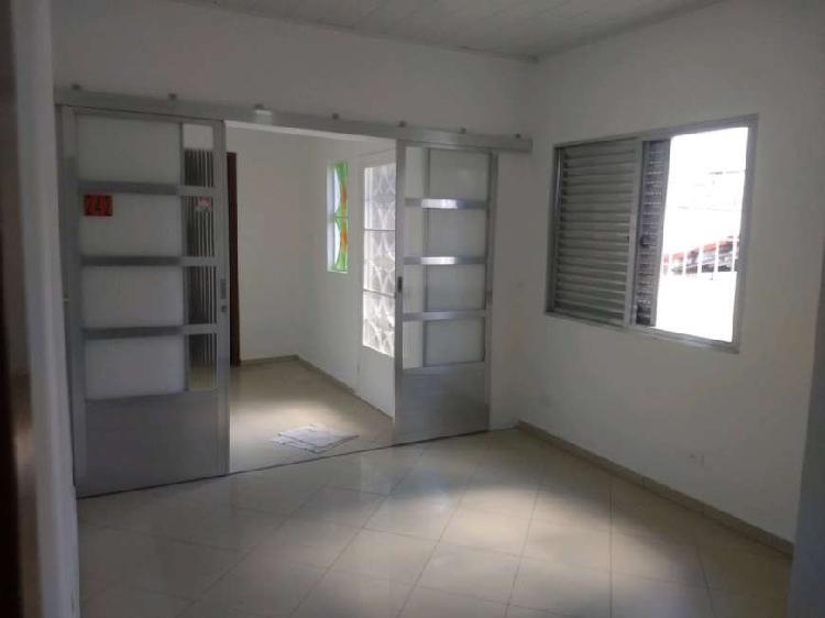 Casa com 2 Quartos para Alugar, 128 m² por R$ 1.900/Mês