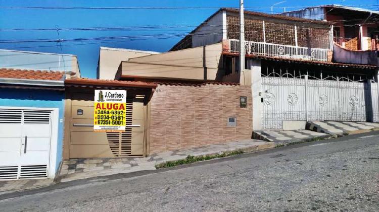 Casa com 2 Quartos para Alugar, 70 m² por R$ 1.600/Mês