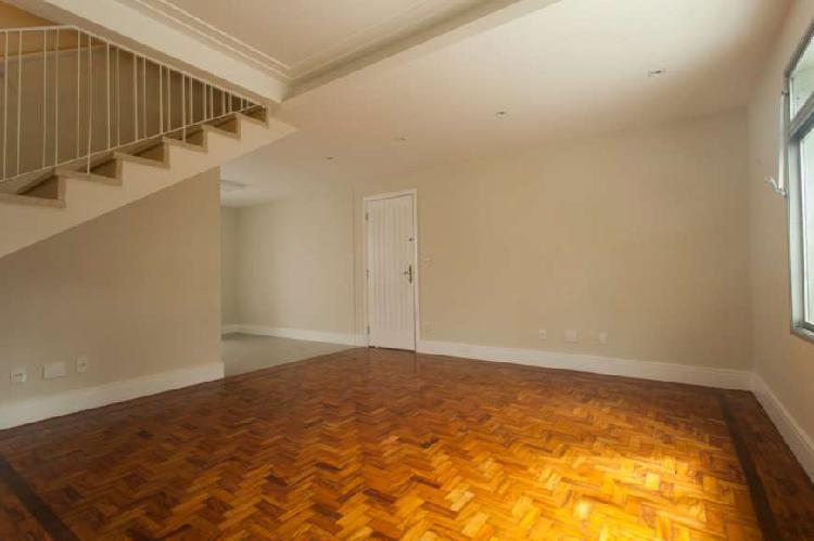 Casa com 3 Quartos à Venda, 130 m² por R$ 850.000 COD.