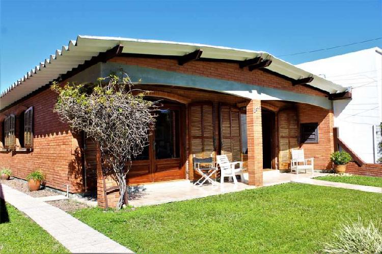 Casa com 3 Quartos à Venda, 179 m² por R$ 360.000 COD.