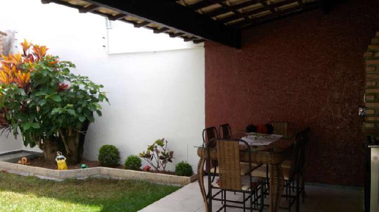 Casa com 3 Quartos à Venda, 190 m² por R$ 740.000 COD.