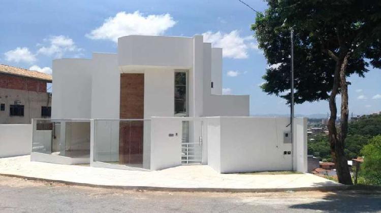Casa com 3 Quartos à Venda, 200 m² por R$ 690.000 COD.