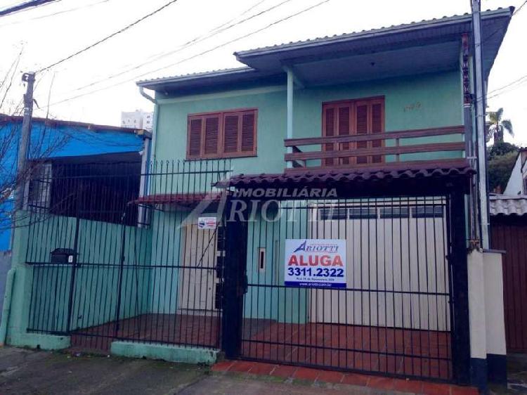 Casa com 3 Quartos para Alugar, 140 m² por R$ 1.500/Mês