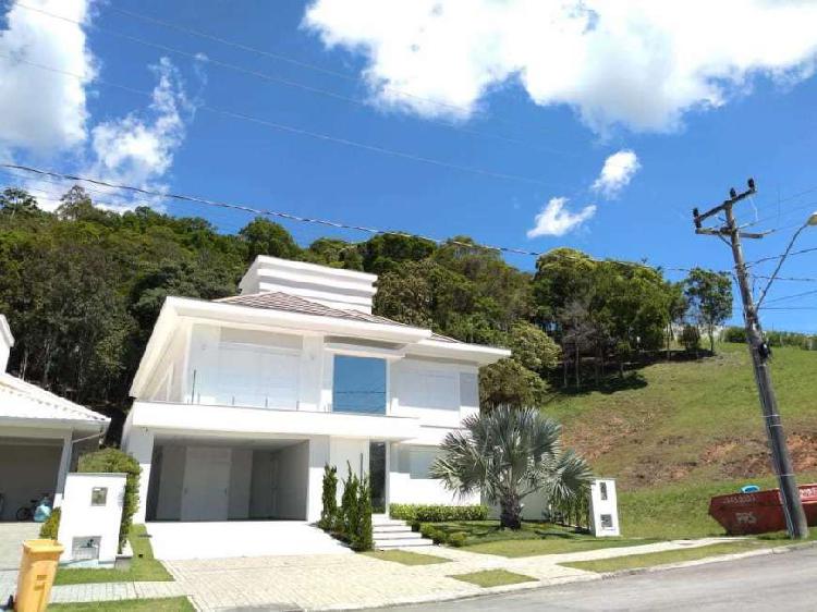 Casa com 4 Quartos à Venda, 469 m² por R$ 695.000 COD.