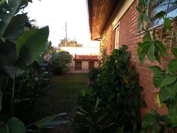 Casa com 4 Quartos para Alugar, 260 m² por R$ 4.200/Mês