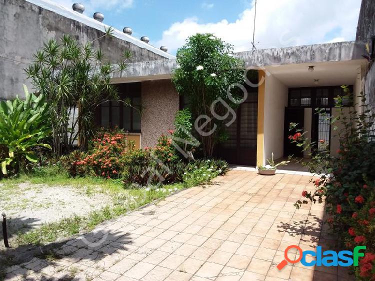 Casa com 4 dorms em Belém - Castanheira por 1.1 milhões à