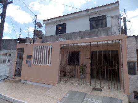 Casa com 8 Quartos à Venda, 200 m² por R$ 280.000 COD.