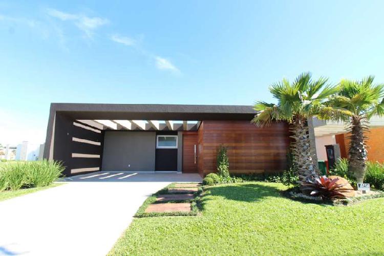 Casa de Condomínio com 3 Quartos à Venda, 198 m² por R$
