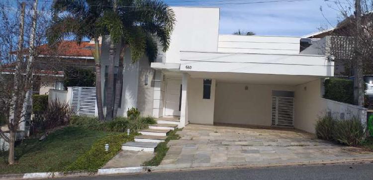 Casa de Condomínio com 3 Quartos para Alugar, 225 m² por