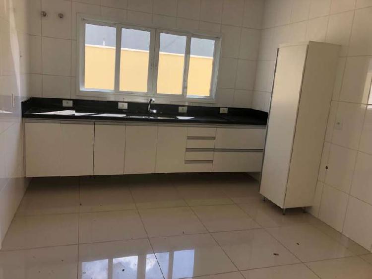 Casa de Condomínio com 3 Quartos para Alugar, 230 m² por