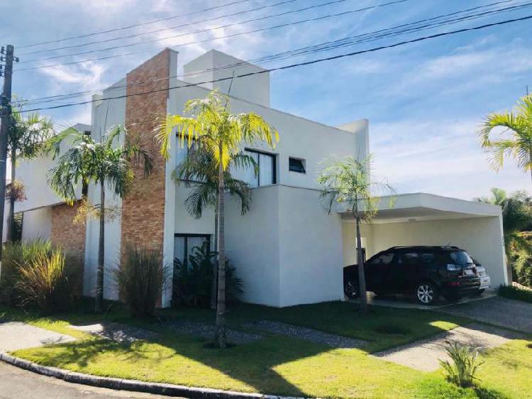 Casa de Condomínio com 4 Quartos à Venda, 250 m² por R$