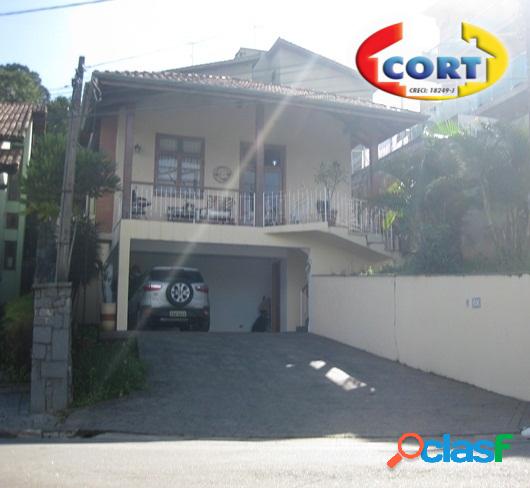 Casa em Condomínio!