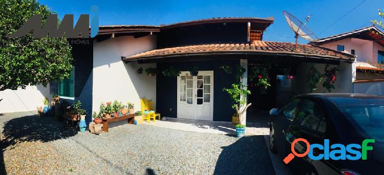 Excelente casa quadra mar - Meia Praia / Navegantes SC