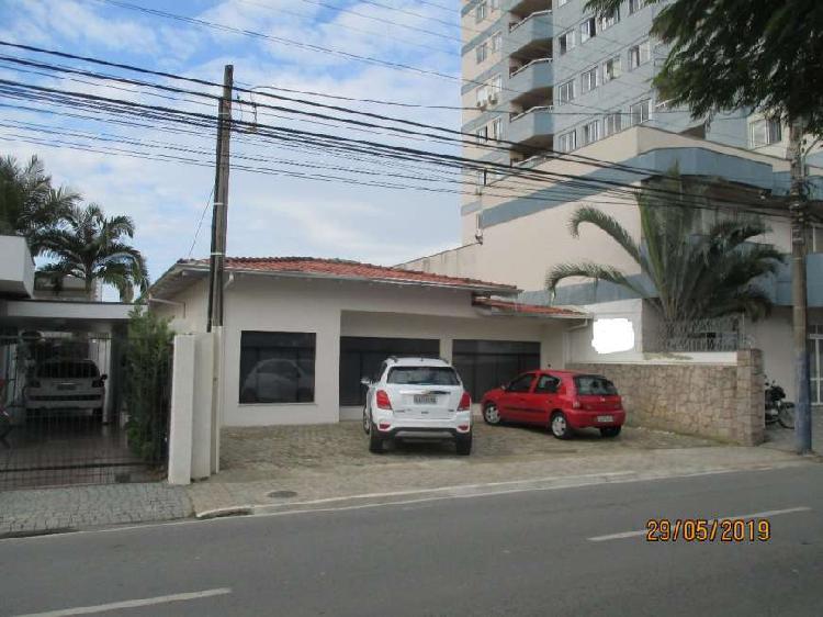 Imóvel Comercial com 3 Quartos para Alugar, 218 m² por R$