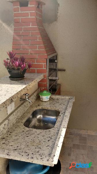 Lindo Sobrado 3 Suítes, Churrasqueira, 02 vagas de garagem