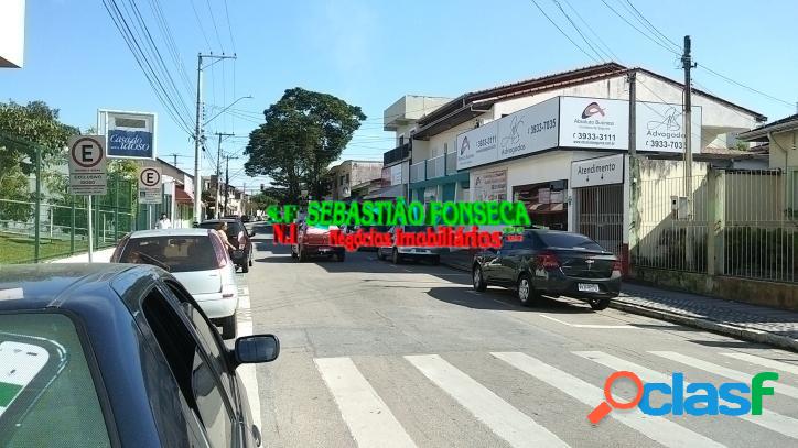 Prédio comercial em Avenida - bairro Santana em São José