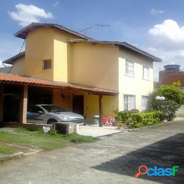 SOBRADO EM CONDOMÍNIO FECHADO 60 M² COM 2 VAGAS - Casa em