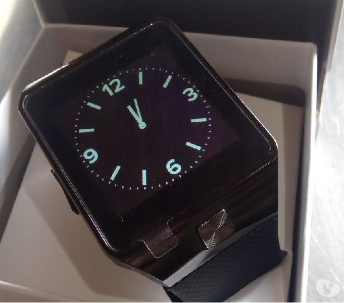 Smart Watch, relógio inteligente, faz e recebe ligação.