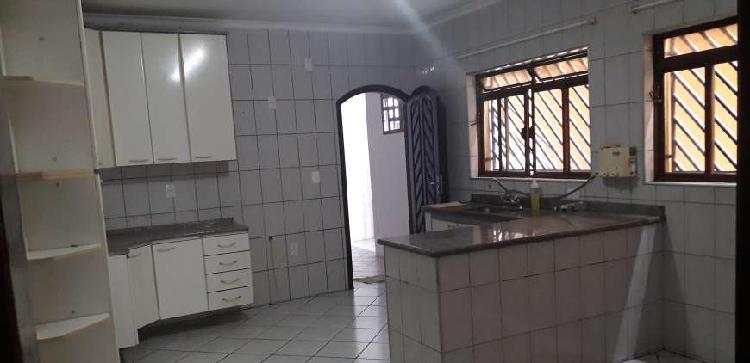 Sobrado com 2 Quartos para Alugar, 140 m² por R$ 1.200/Mês
