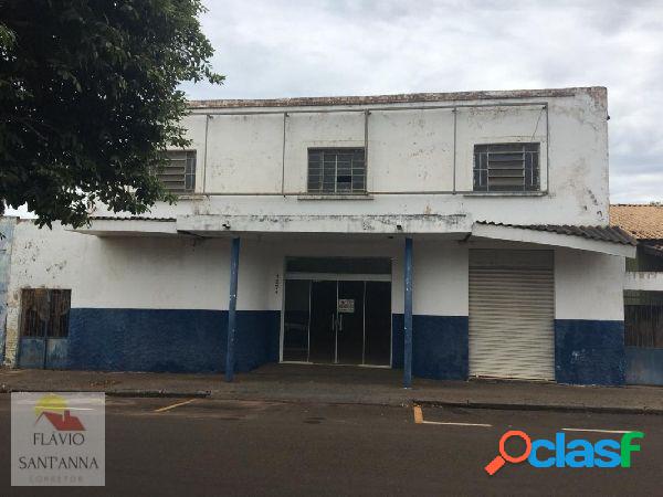 Vende-se prédio comercial em Indiaporã-SP - Edifício