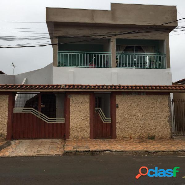 Vende-se sobrado com 3 residencias em Ouroeste-SP - Casa a