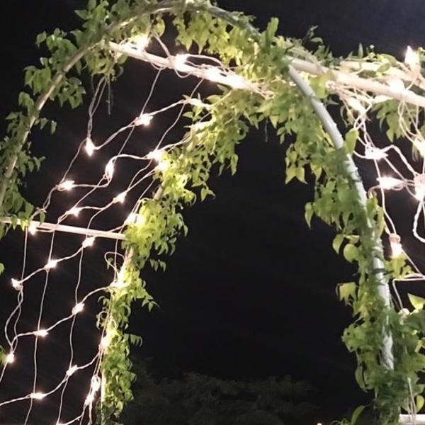 arco decorativo para casamento com luzes