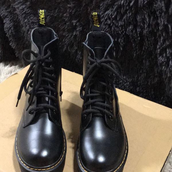 dr martens jadon black