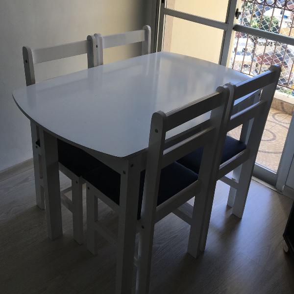 mesa e 4 cadeiras semi novas