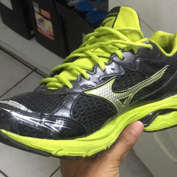 mizuno wave leaser 2