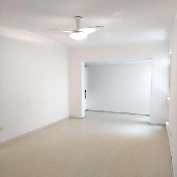 Apartamento com 2 Quartos para Alugar, 69 m² por R$