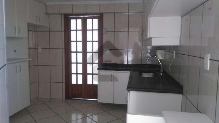 Apartamento com 3 Quartos à Venda, 120 m² por R$ 380.000
