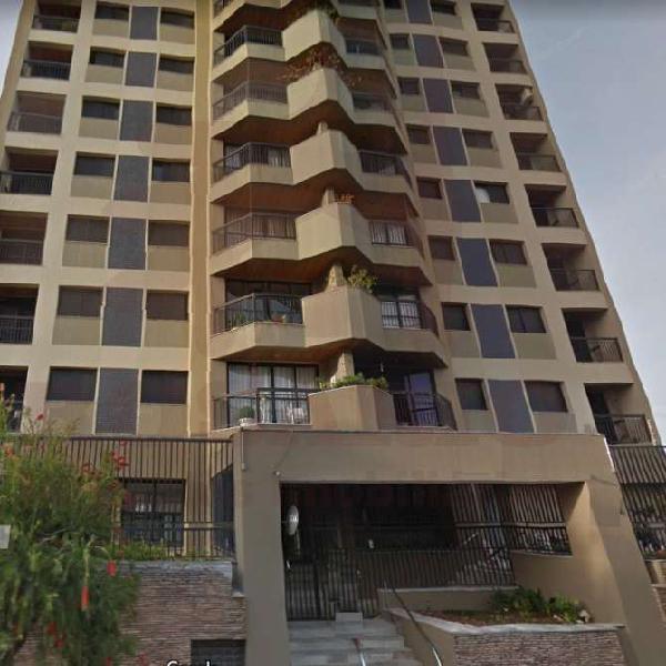 Apartamento com 3 Quartos à Venda, 130 m² por R$ 550.000