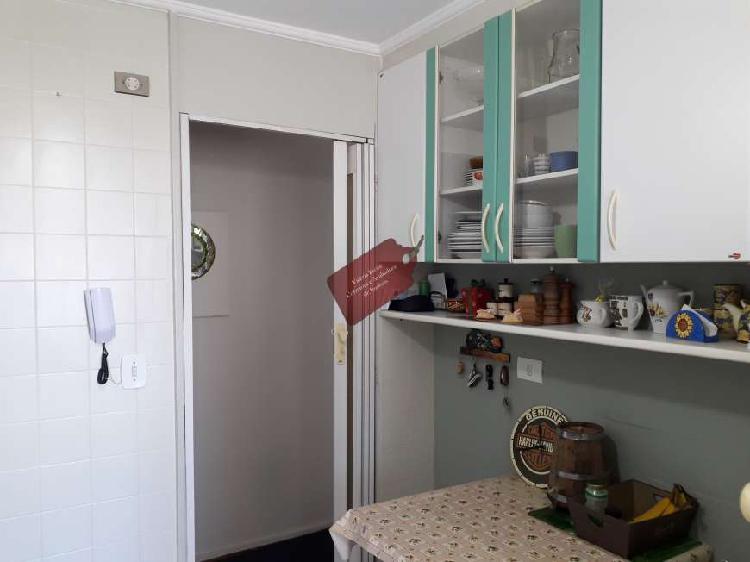 Apartamento com 3 Quartos à Venda, 72 m² por R$ 360.000