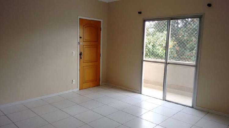Apartamento com 3 Quartos à Venda, 94 m² por R$ 395.000