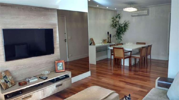 Apartamento com 3 Quartos para Alugar, 122 m² por R$