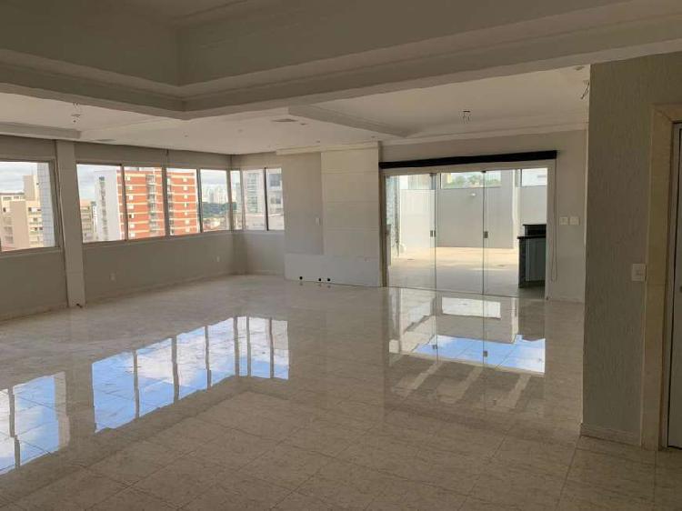 Apartamento com 3 Quartos para Alugar, 260 m² por R$